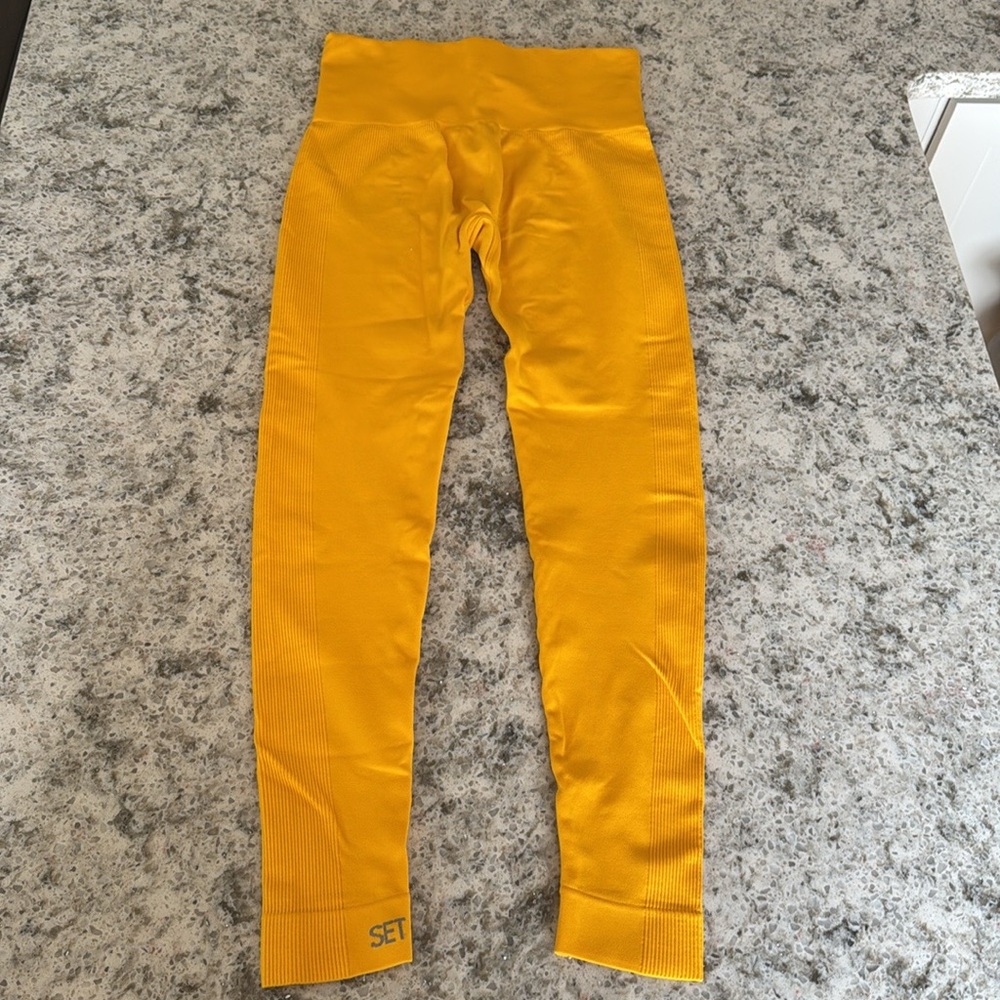 SET Active Yellow Leggings